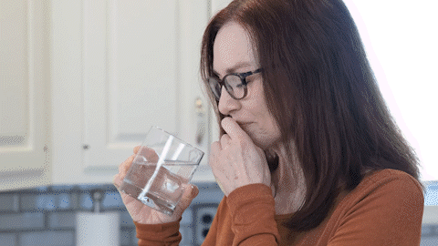 Anne demonstrates how the DialCap rotates clockwise to display the next dose.