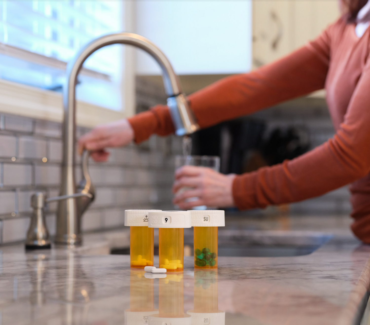 EASY TO USE! Open - Take out the prescribed number of pills - Close - Set your next dose